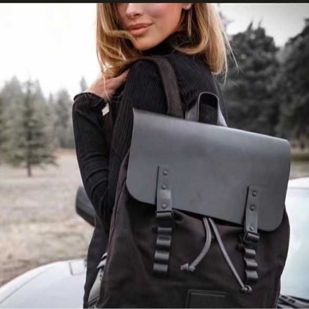 Gaston Luga Unisex Black canvas Laptop Large Backpack Water-Resistant